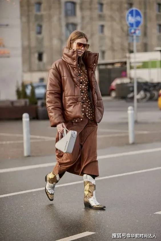 黑色 秋冬穿衣没有亮点?试试“同色系”搭配法则，高级优雅很有范