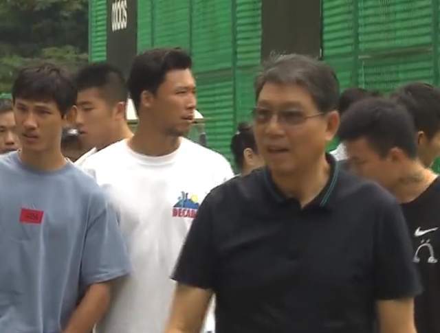 主教練|記者推薦77歲徐根寶執(zhí)教國(guó)足：他與來(lái)自上海的足協(xié)領(lǐng)導(dǎo)好溝通！