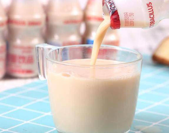 成宝|4种“假牛奶”已被列入黑名单,有些父母却当成宝,整箱往家搬