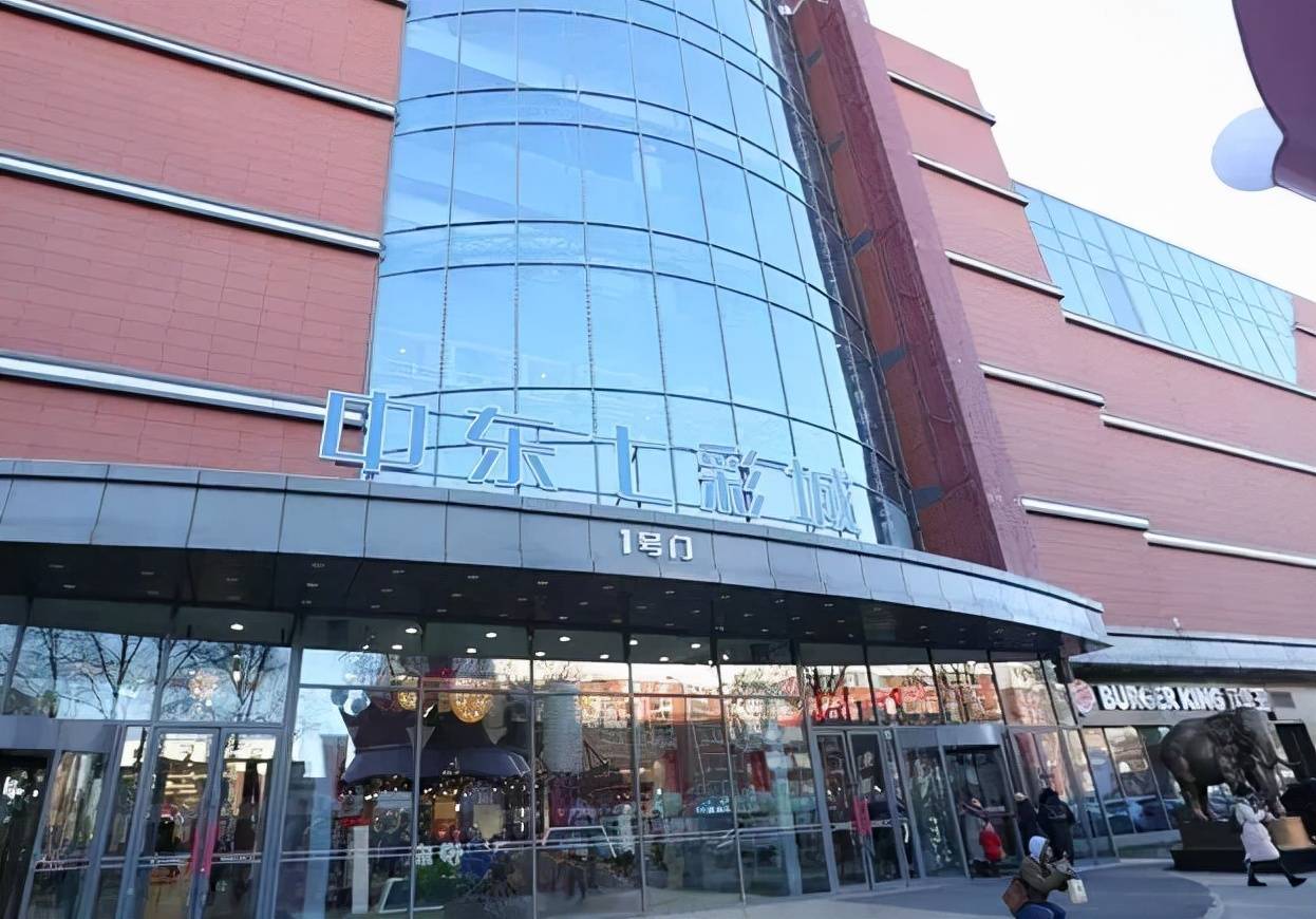 长春有一座商场,曾经生意十分火爆,如今却冷清异常,将面临倒闭_七彩城