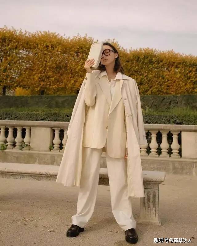 显得 冬天少穿小黑裤！瞧现在的流行“豆腐裤”，时髦特显瘦