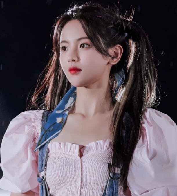 木头人群嘲杨超越像木头人，一个女人，这次让她直接霸榜热搜