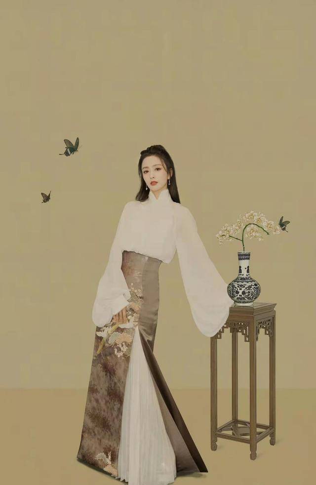 佟丽娅 佟丽娅“潮”起来真不得了,镭射裙里面套条古风裙,典雅不失潮流