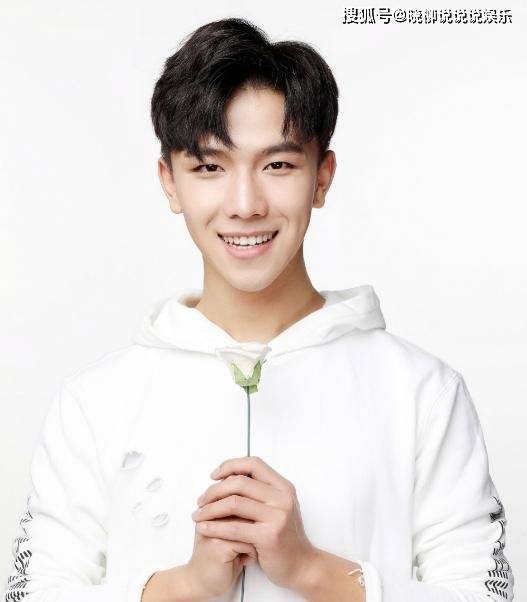 他就是王振宇,最近在刚开播的《我是班主任》中,饰演了彭凯,一位小男