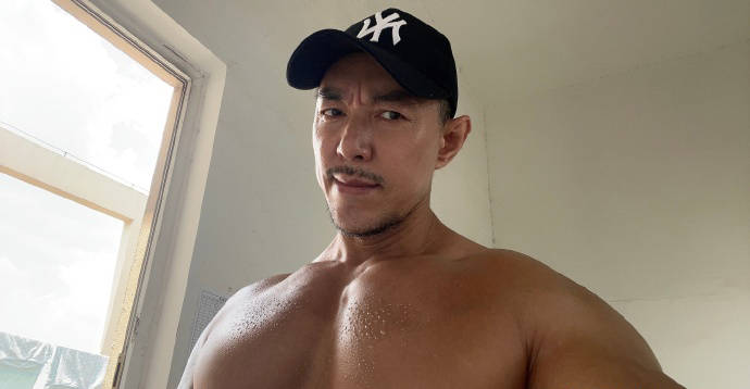 一個熱愛健身的老男人，健壯好身材宛如雕刻，目標是擼鐵到70歲！ 健身減肥達人 第12张