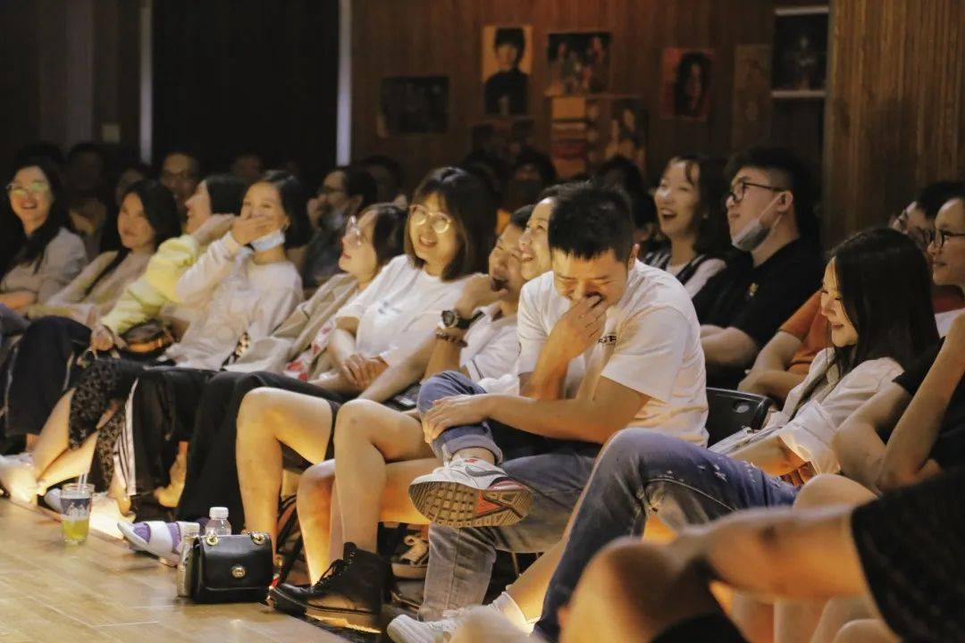 rocker|听说成都的脱口秀不好笑？