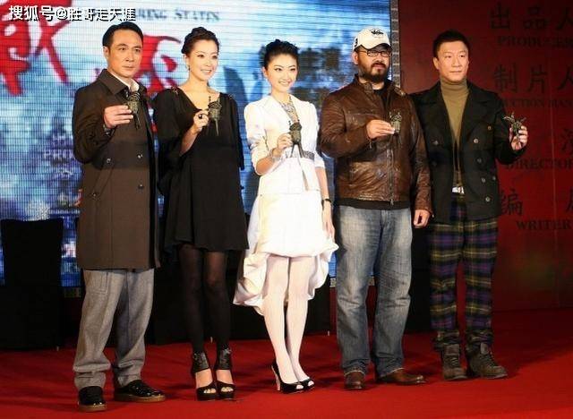 形象 金喜善与景甜各显魅力，一个穿黑丝优雅高贵，一个穿白丝清新活泼