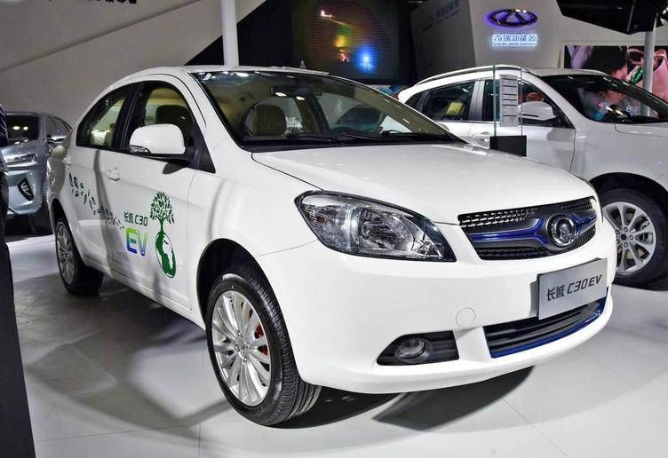 100,芝麻,众泰e200,一款中型车众泰z500ev,一款小型suv众泰t300新能源