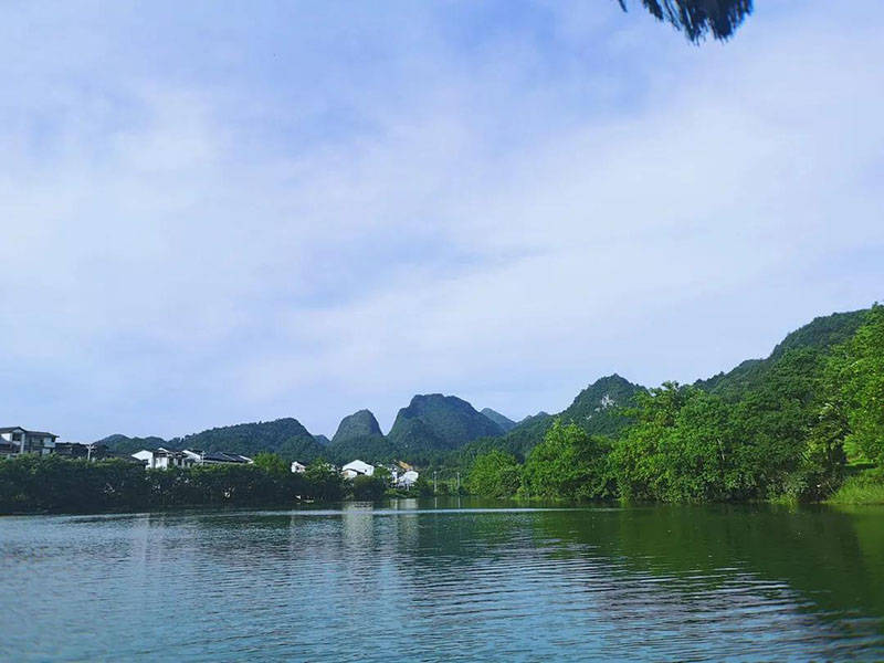 小七孔镇联山湾河道风景秀丽