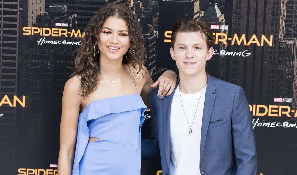 荷兰弟携女友惊现巴黎原来他的弟弟都很帅