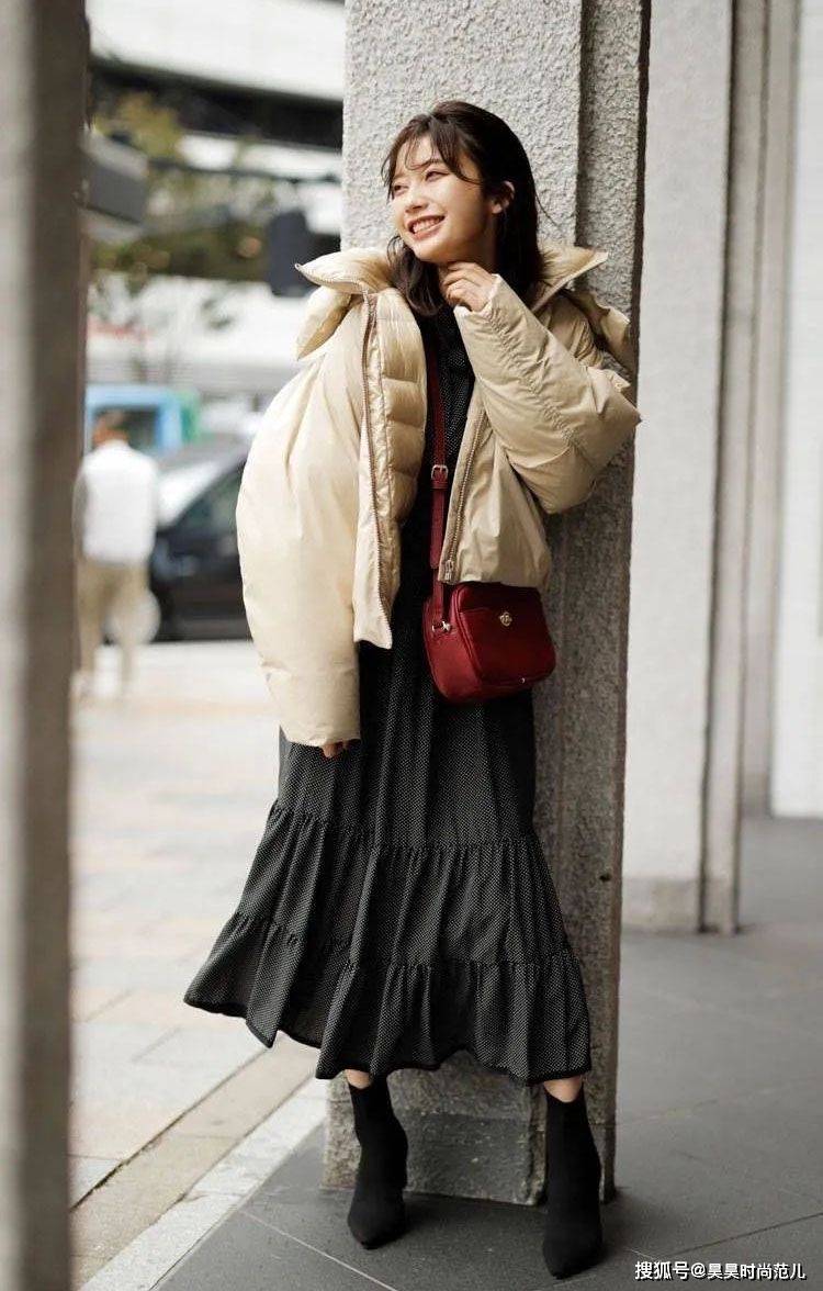 毛衣 寒冷冬季穿搭羽绒服，如何保暖又不臃肿呢？4个技巧就能轻松搞定