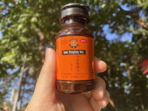 肠胃|出现肚痛腹泻的症状，需要在饮食上进行合理的调理，并注意保暖