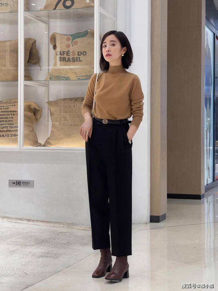 黑色 “直筒裤”不愧是裤子中的时髦精,搭配毛衣、羽绒服,保暖又高级