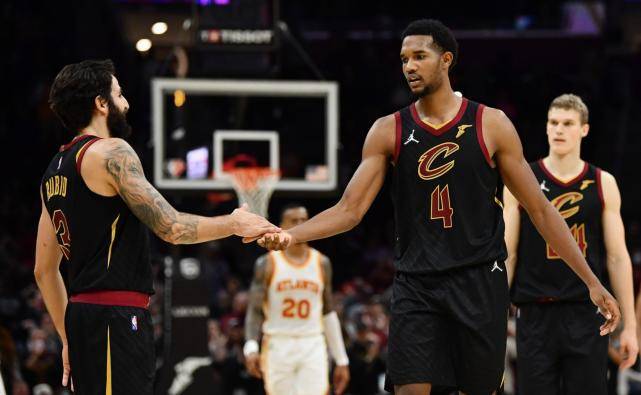 预测|奥尼尔转发NBA奖项预测：库里加冕MVP 蒙蒂成最佳教练