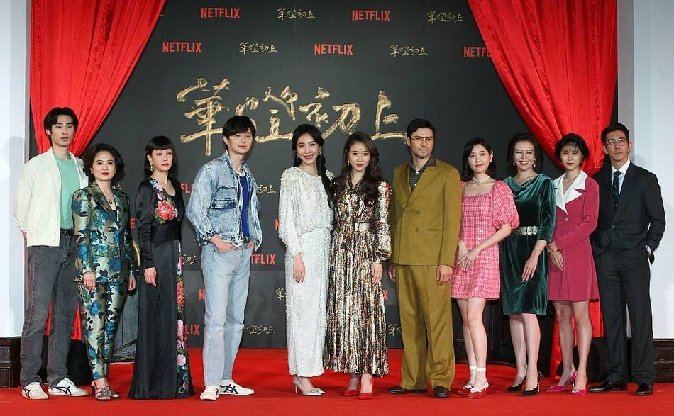 土豪林心如被宠出幸福肥，土豪金裙上身富态十足，不显土气反而显高级