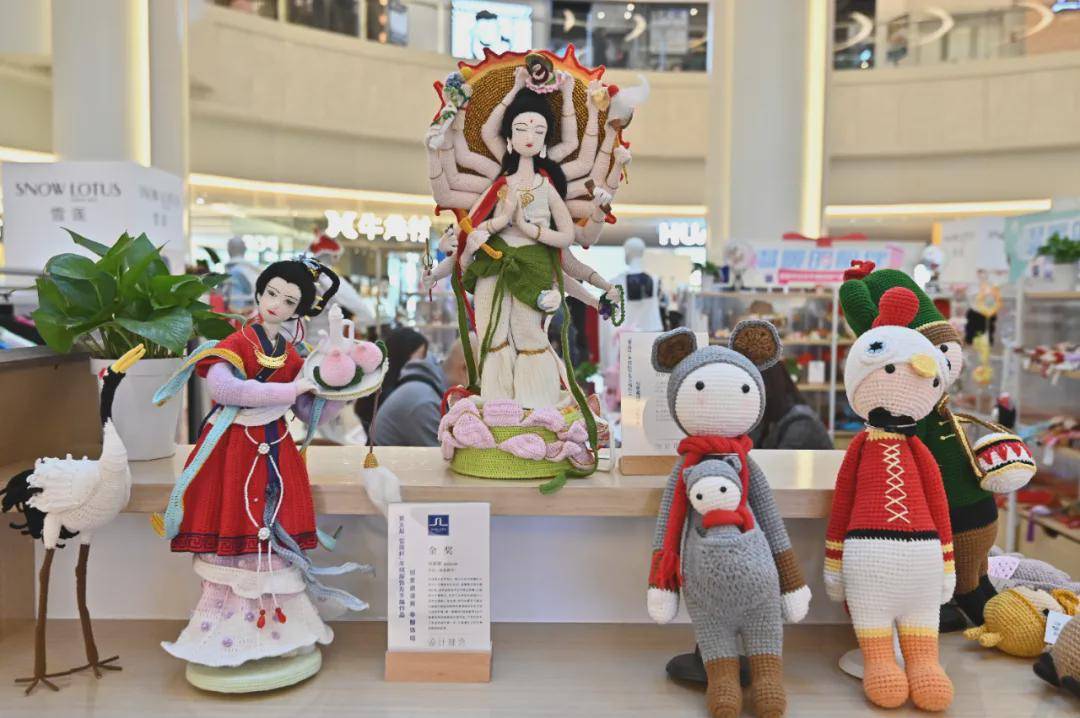 产品 “温暖的陪伴”雪莲羊绒及手编创意产品文化节亮相财富购物中心