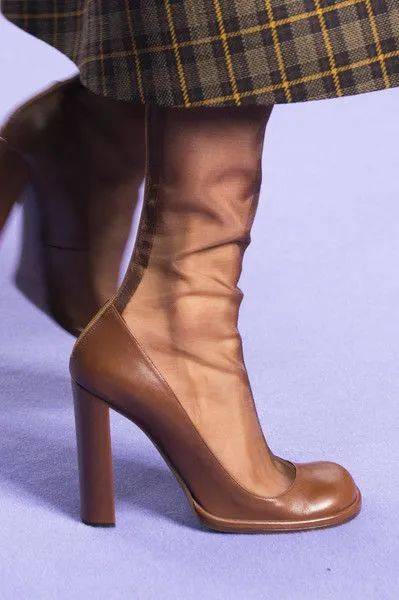 脚踝 冬天潮流必备，从脚暖到腰的袜子靴！