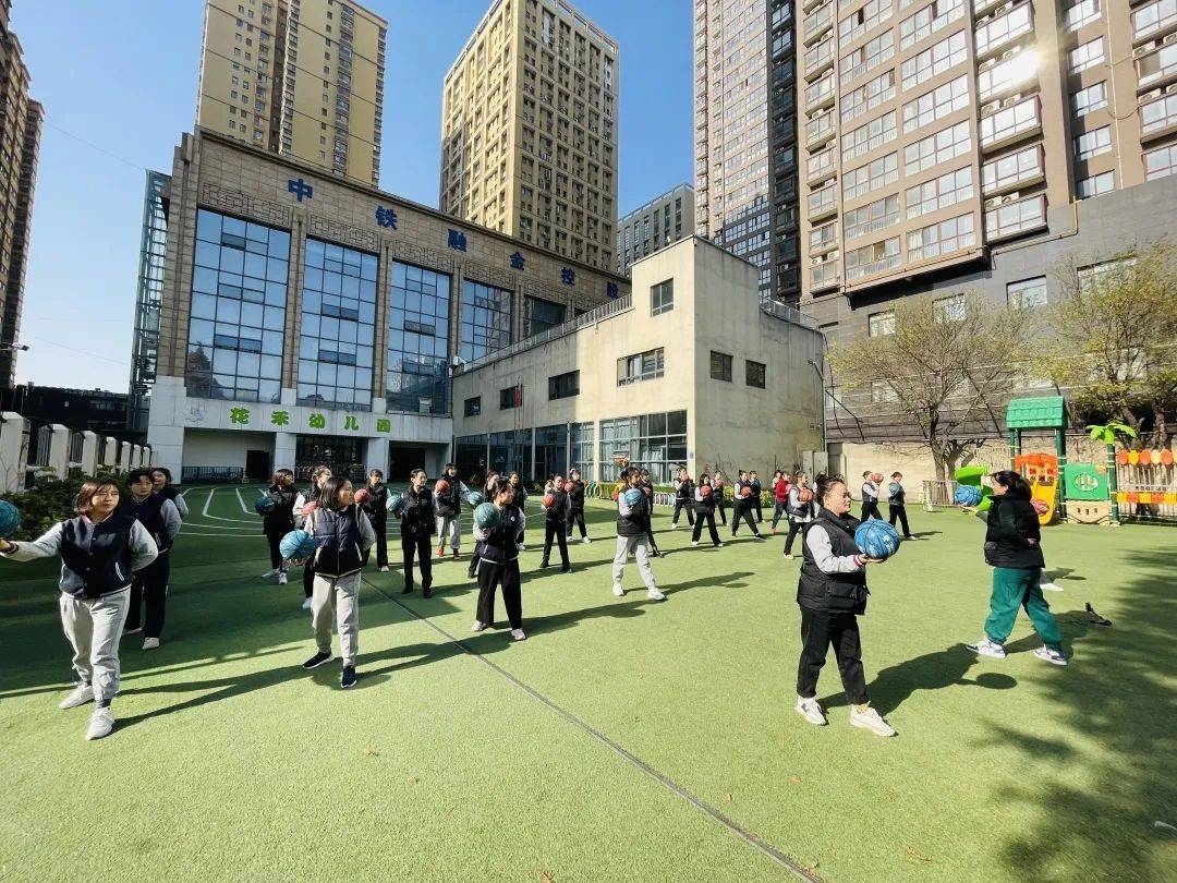 西安莲湖花禾幼儿园——花禾 玩转篮球 淬炼技能