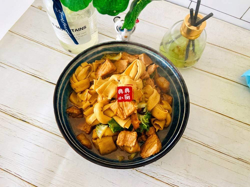 蔬菜|这一到冬天，我最喜欢猪肉蔬菜一锅烩了，好吃又简单