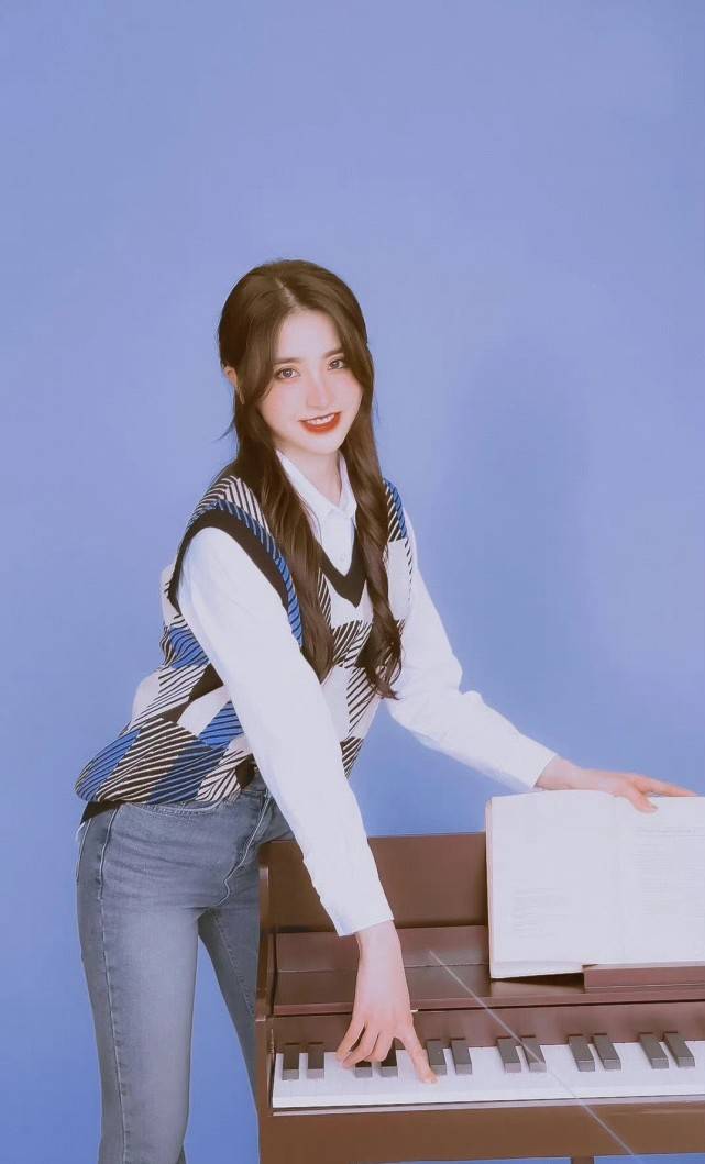 内地|金子涵加入乐华新女团，公式照被吐槽无美工，造型身材管理引争议