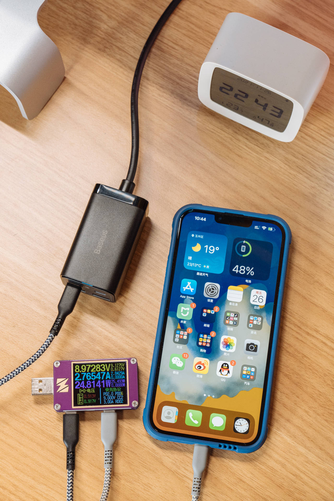 usb-c1给iphone 13 pro max充电即时读取效率897v/276a/24