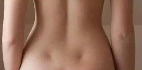 漂亮|《斯宾塞》上映,人间扳手克里斯汀身材诱惑,“维纳斯的酒窝”也太醉人了