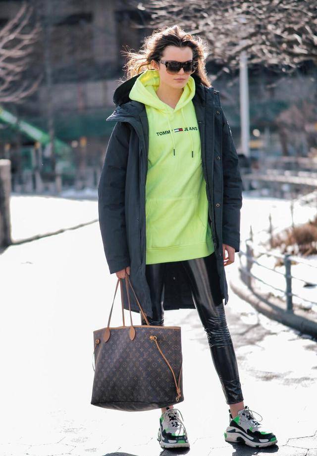 身材 卫衣真是时尚"神器"，怎么搭配都很帅