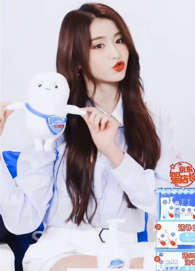 内地|金子涵加入乐华新女团，公式照被吐槽无美工，造型身材管理引争议