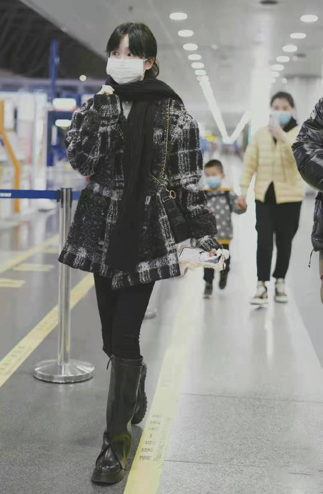 马甲 江苏五龙——可爱女生也可以穿的很时尚，看小彩虹徐梦洁给你做穿搭模范！