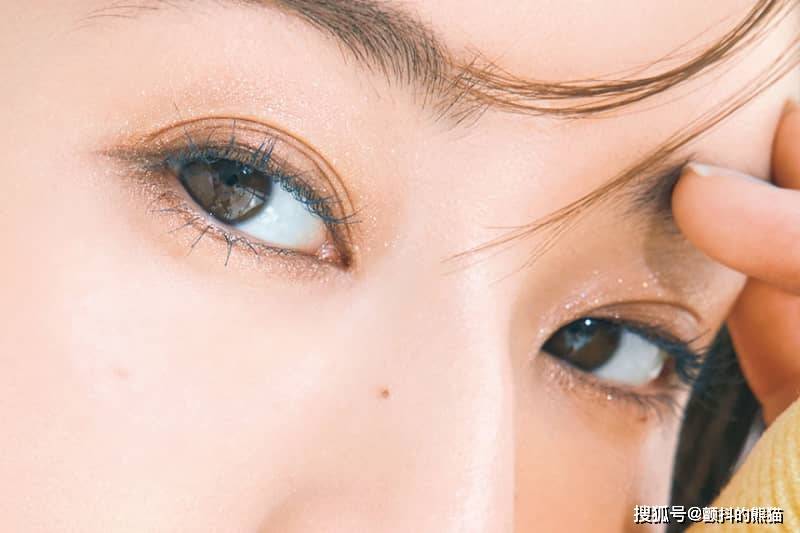 漂亮田中美奈实 谁都会变漂亮的“亮粉和彩色睫毛”妆容技巧 闪亮冬季