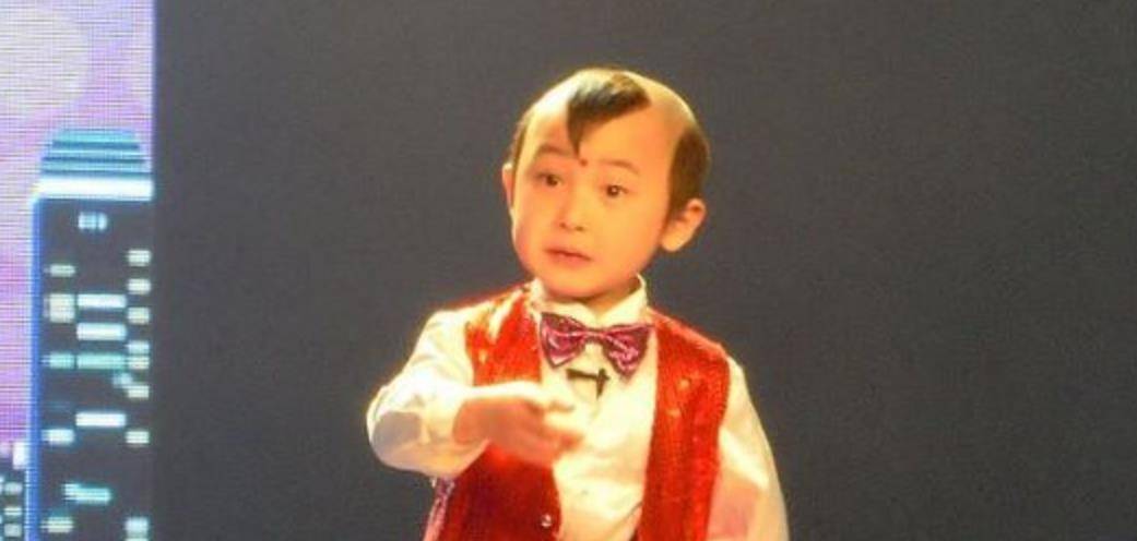 治疗|6岁上春晚8岁去世，父母的“摇钱树”，邓鸣贺的悲剧该由谁买单？