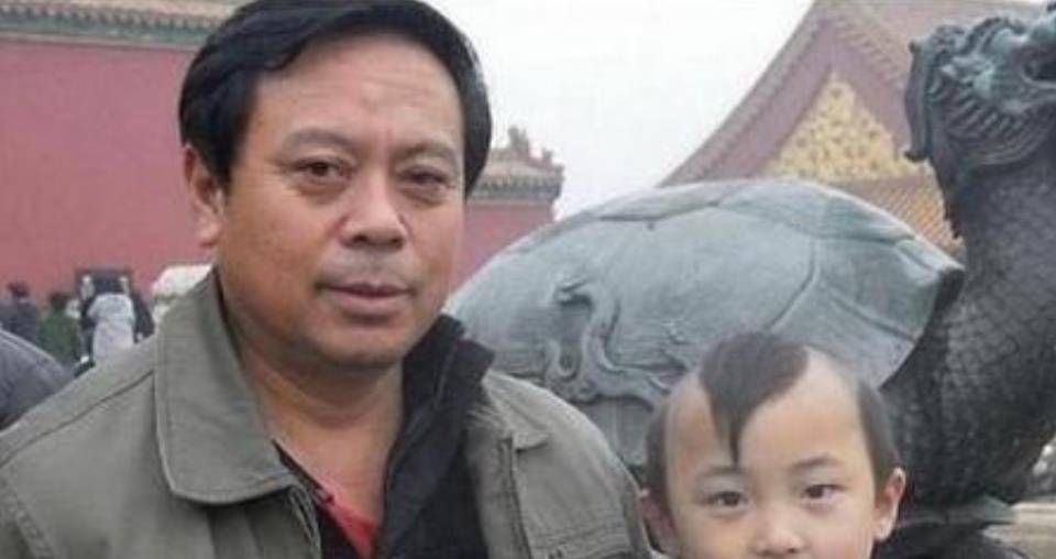 治疗|6岁上春晚8岁去世，父母的“摇钱树”，邓鸣贺的悲剧该由谁买单？