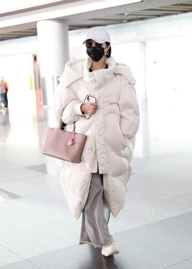 服装 一年四季都能穿的白色,咋能穿出个性?看看范冰冰的白色穿搭