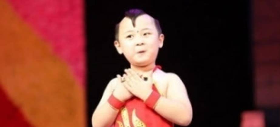 治疗|6岁上春晚8岁去世，父母的“摇钱树”，邓鸣贺的悲剧该由谁买单？