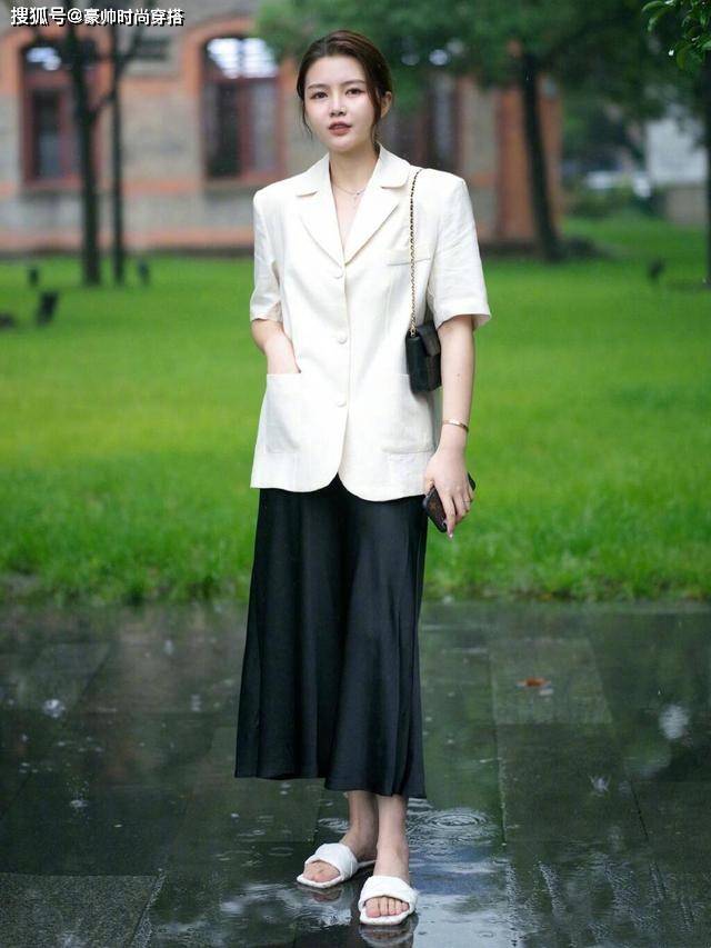 身材 初夏新穿法：凉鞋+裙子，清爽时髦又洋气，拯救你的不会穿