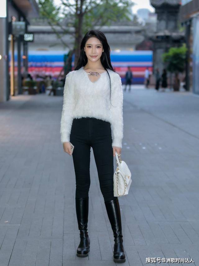 黑色 秋冬,“小黑裤”怎么穿不普通?选对款式是第一步,配色才是关键