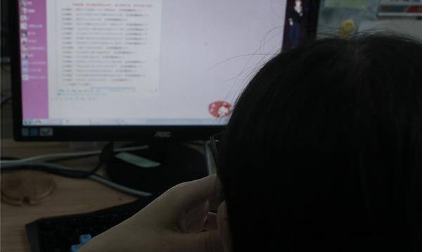 肝脏|把肝逼上绝路的行为，不止喝酒，若你经常做，肝可能已经变硬了