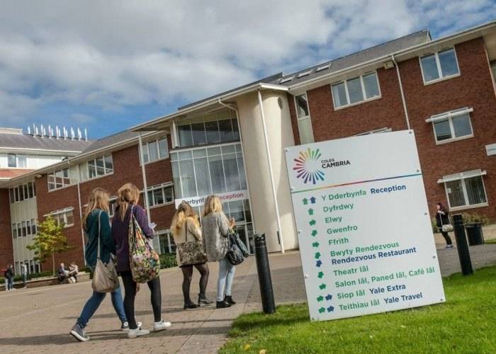 高中生去英国留学条件，高中生申请英国留学条件