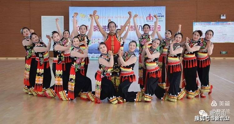 京山市金宏艺术团获得荆门八运会广场舞比赛第一名