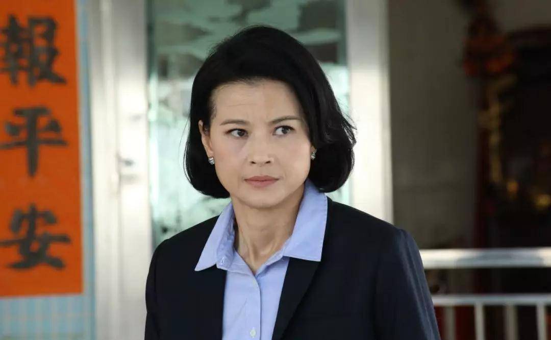 她是首届亚姐冠军,事业巅峰却嫁给家暴渣男,如今过成这样