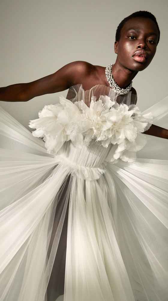 原创infullbloom德国婚纱kaviargauche全新系列让婚服不只梦幻且充满