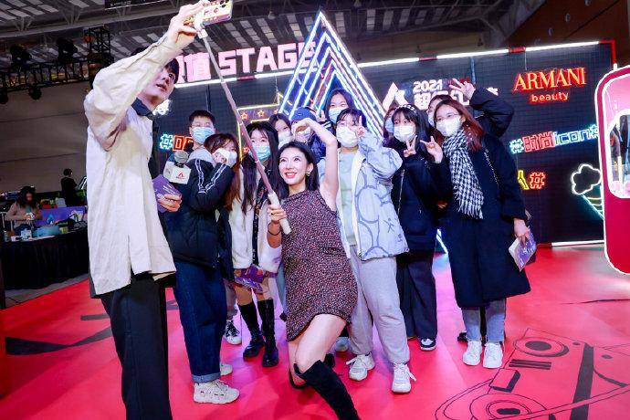 舞台|百位大V集结青岛星光闪耀!微博2021超级红人节热闹来袭!