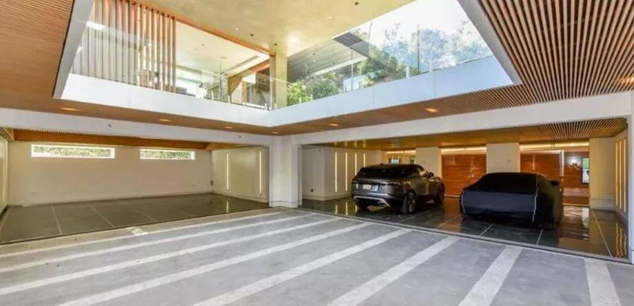 血亏500万知名富二代甩卖洛杉矶豪宅抵押还债曾就读哈佛挥霍无度