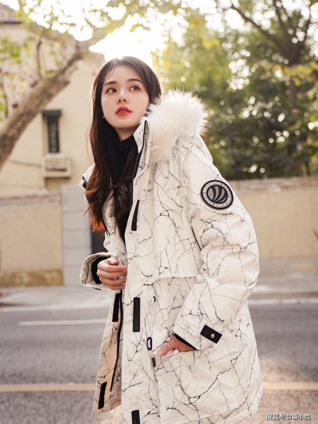 黑色 时髦的女人，一定要有一件适合自己的“羽绒服”，已帮你选好款式