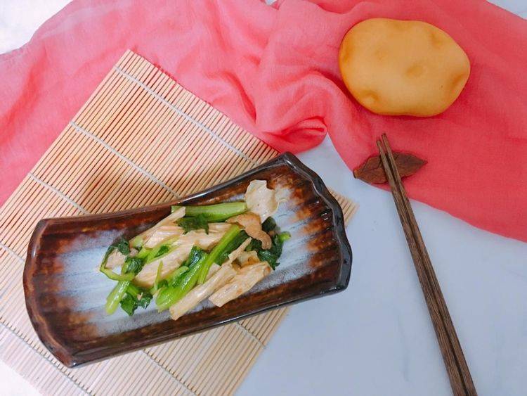 做法|家常菜腐竹炒油菜的做法，做法简单，吃起营养美味