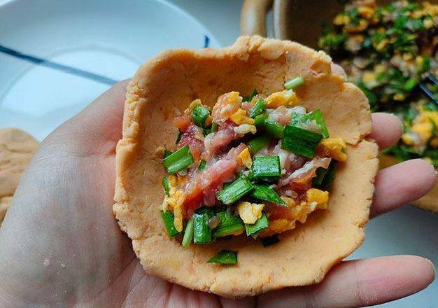 做法|早餐多给孩子做着吃,比包子简单,锅里一煎,香糯鲜美,孩子爱吃