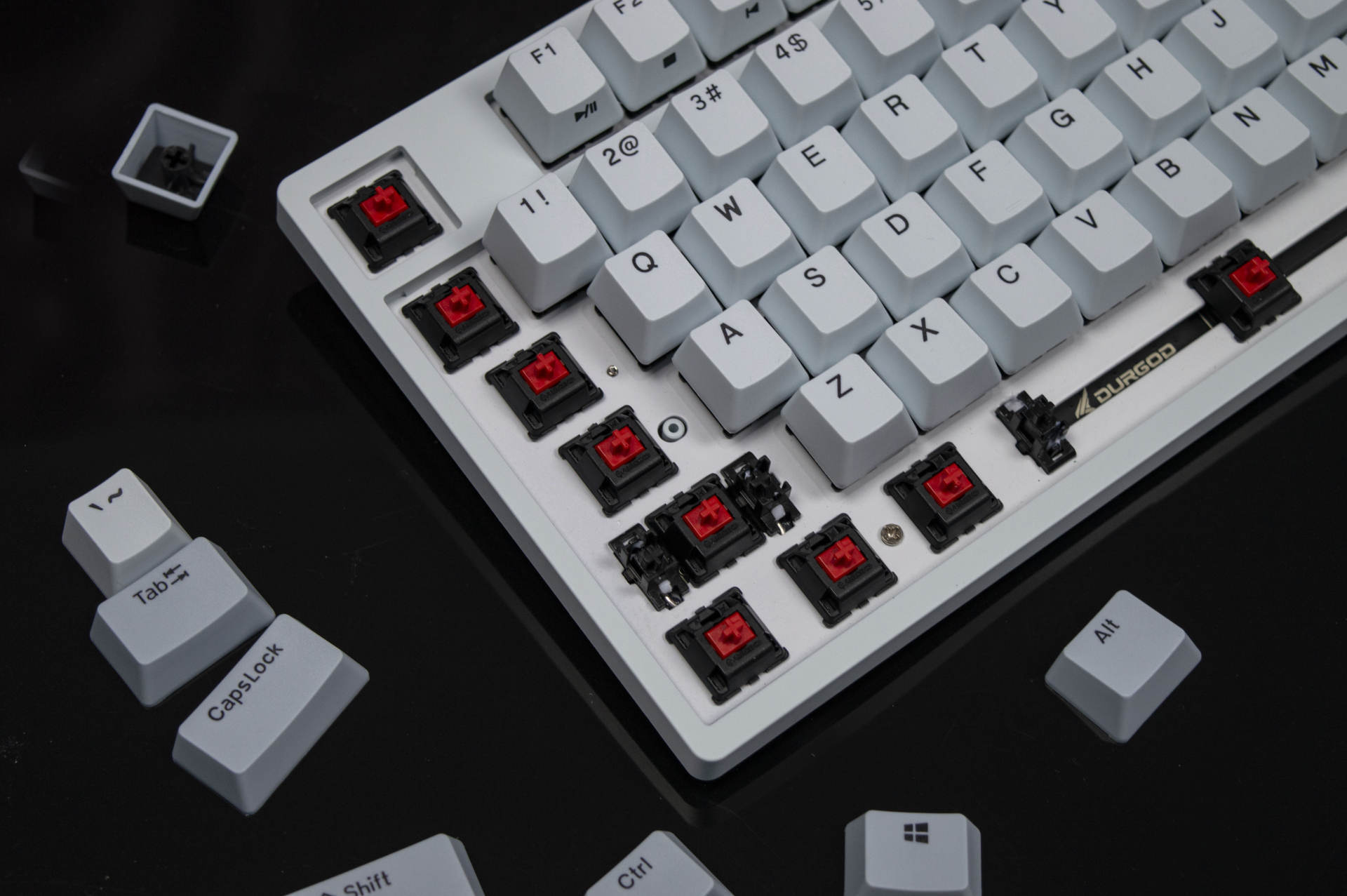 耐看百搭杜伽金牛座k320浅雾蓝cherry红轴机械键盘开箱