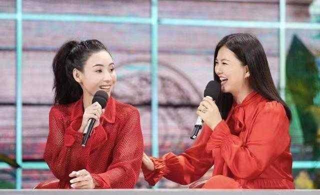 身材 李湘和张柏芝同框亮相，还同穿红裙，李湘端庄大气更胜一筹