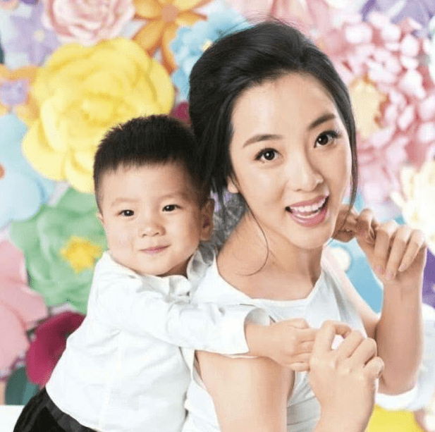 章子怡儿子是什么名字 8ec8602855744569a32013ca62063e4d.png