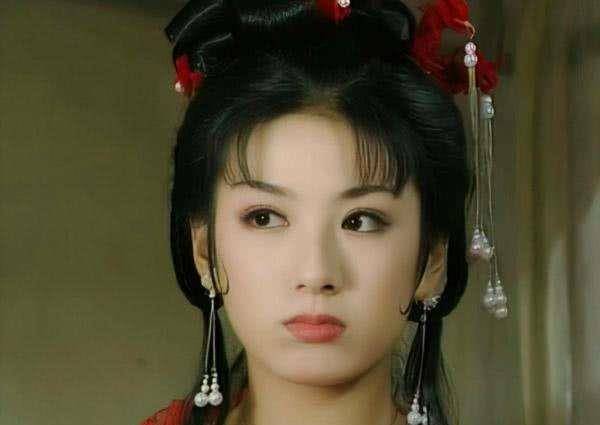 眼睛黄奕的脸怎么了？
